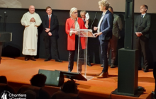 Remise du Prix Pèlerin de la création et de la rénovation d'églises par Alice Fabre, directrice des Chantiers du Cardinal