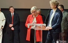 Remise du Prix Pèlerin de la création et de la rénovation d'églises au relief Sainte Cécile de l'église Saint Gabriel (Paris XXe)