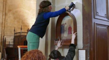 Retour du chemin de croix à l’église Saint-Médard (Paris Ve)