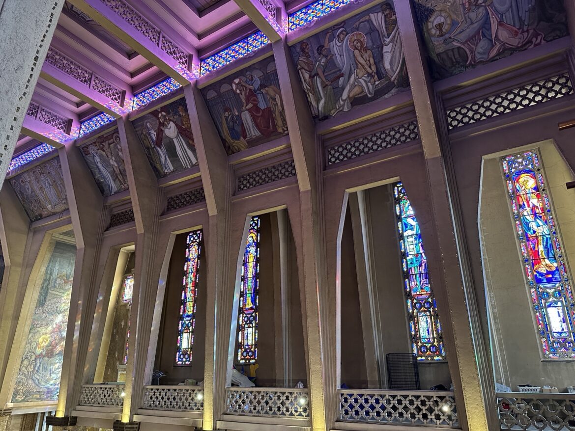 Visite de l’église Saint-Jean-Bosco (Paris 20e), joyau Art Déco des années 1930